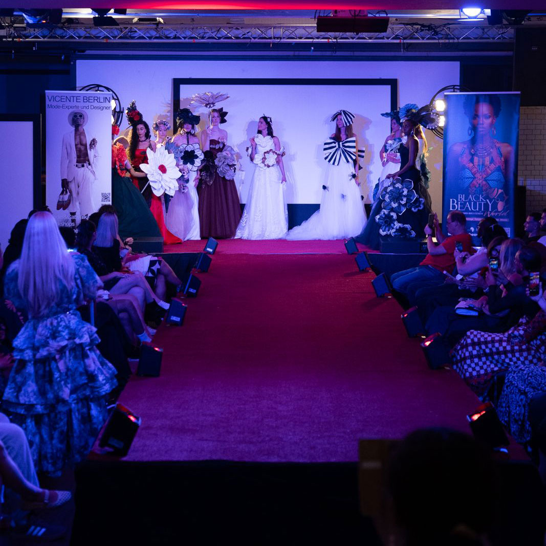 SQUARE_PIC_CATWALK